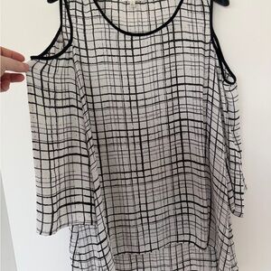 SPENSE GRID BLACK & WHITE COLD SHOULDERS TOP Size Xl